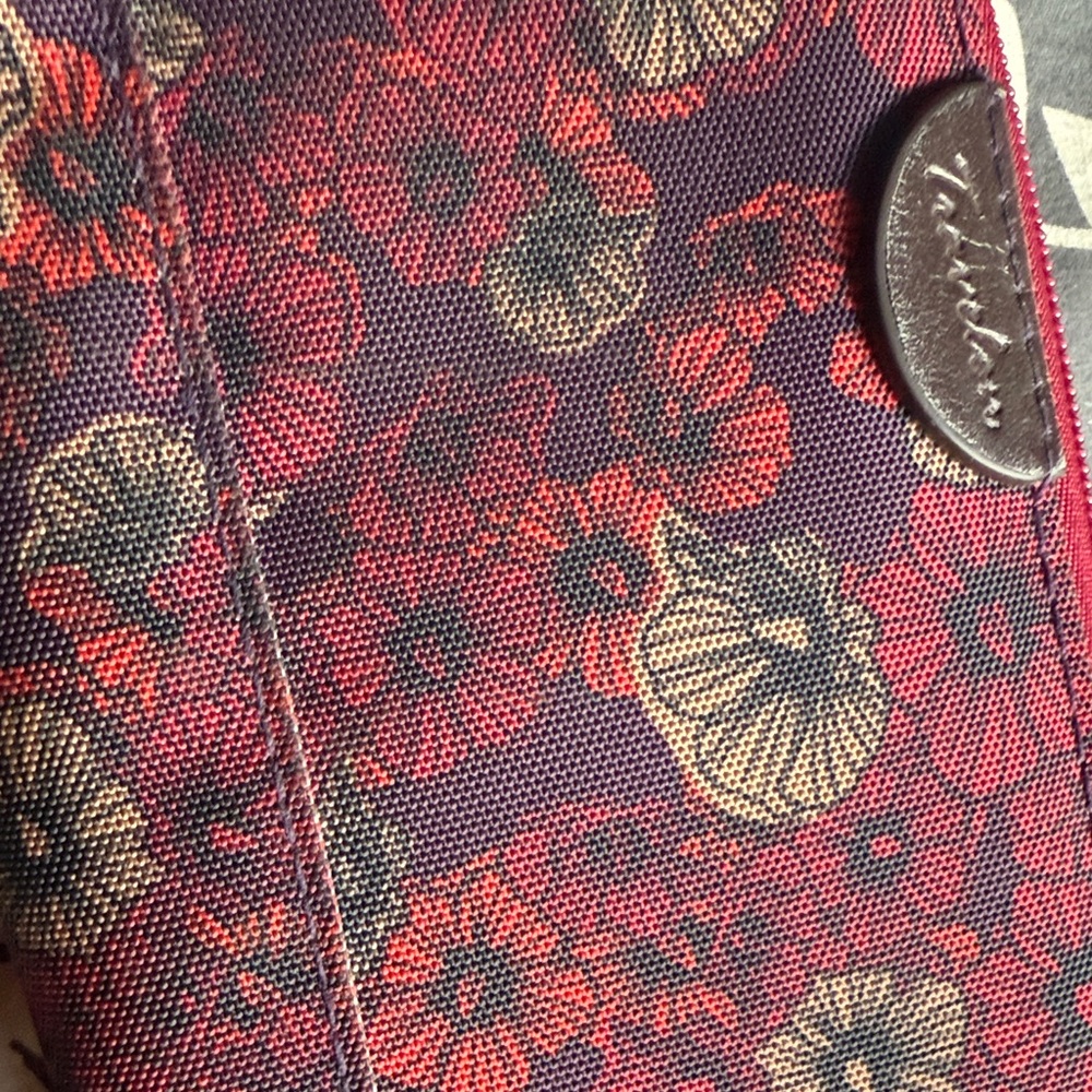 Travelon Red and Black Floral Wristlet - Picture 6 of 6